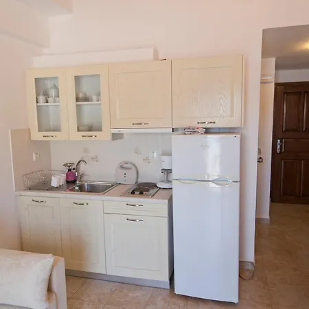 Iliolousta Apartahotel Kyparíssion